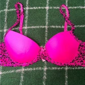 Candie’s Bright Pink Leopard Print Bra, 36B! Offer me!